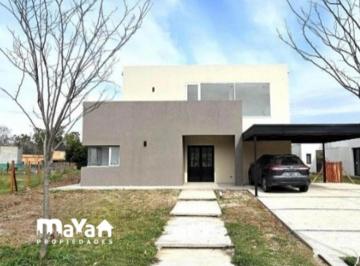 Casa · 270m² · 4 Ambientes · 2 Cocheras · Casa en Venta - Monet