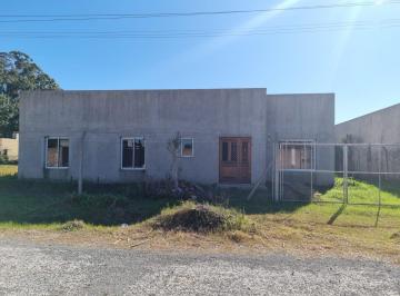 Casa · 3 Dormitorios · 2 Cocheras · Venta Casa 4 Ambientes en Fincas La Florida, Zárate. Oportunidad!