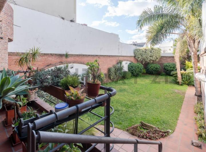 Casa · 356m² · 5 Ambientes · 2 Cocheras