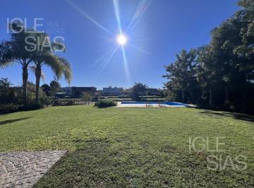 Casa · 1043m² · 7 Ambientes · 3 Cocheras · Casa en Santa Catalina Villanueva a La Laguna