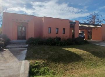 Casa · 150m² · 4 Ambientes · 6 Cocheras · Venta | Casa Estilo Mexicano en Altos de Campo Grande |
