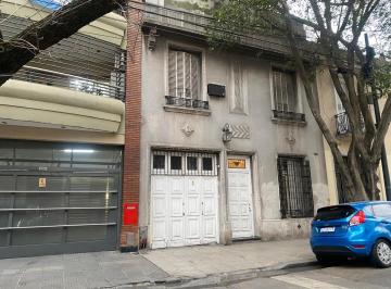 Casa · 180m² · 4 Ambientes · 1 Cochera · Caballito Importante Casa Sobre Lote Propio con Garage