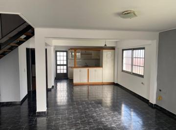 Casa · 120m² · 5 Ambientes · 2 Cocheras · Amplia Casa en Venta en Los Hornos