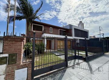 Casa · 310m² · 8 Ambientes · 2 Cocheras · Casa 4 Dorm Pileta y Quincho en Maipu 2