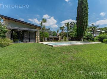 Casa · 540m² · 5 Ambientes · 4 Cocheras · Consultar Precio Exclusiva Casa de Diseño 5 Ambientes con Parque y Piscina en Parque Leloir.