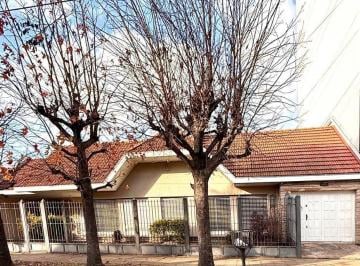 Casa · 270m² · 4 Ambientes · 3 Cocheras · Casa en Venta en Haedo