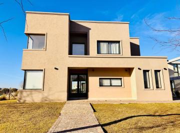 Casa · 240m² · 7 Ambientes · 4 Cocheras · Casa en Venta, a La Laguna, 5 Dorm., en El Canton, Norte