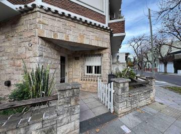 Casa de 6 ambientes, Villa Devoto · Gran Casa Sobre Lote Propio en Esquina con Terraza, Parrilla y Cochera en Villa Devoto en Venta