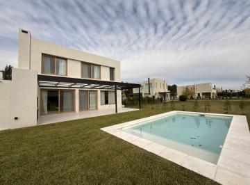 ROJ-ROJ-1022_2 · En Venta - Casa de Diseño Carpinchos a Estrenar - 4 Dorm.