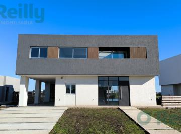 Casa · 219m² · 7 Ambientes · 2 Cocheras · Casa en Venta a La Laguna en San Sebastian