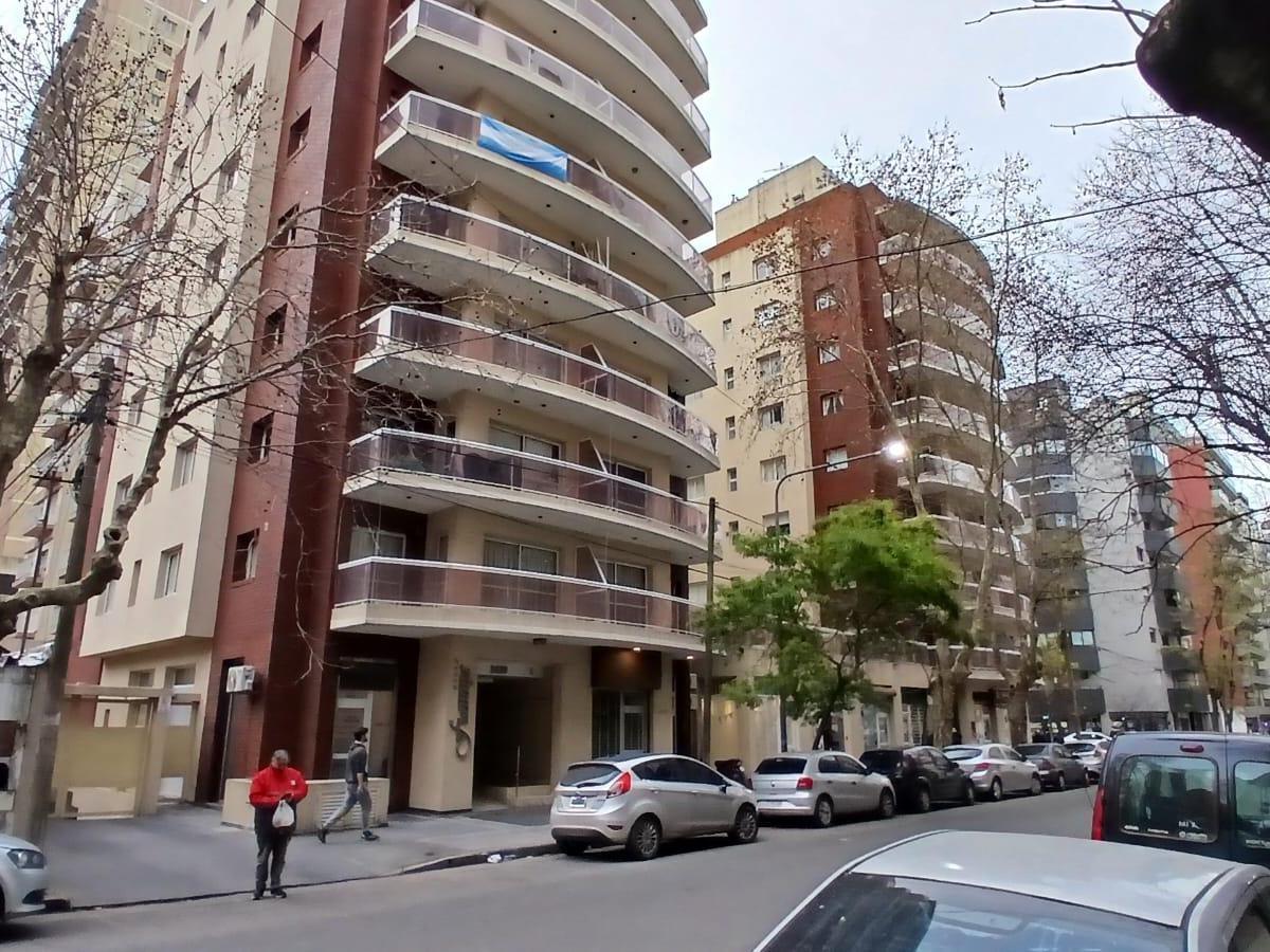 Depto 3 amb, 69m² con balcón y cochera — Centro