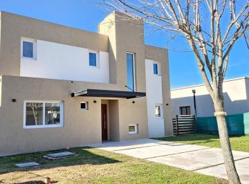 Casa · 146m² · 5 Ambientes · Venta Casa en San Pablo 5amb con Sótano Lote Interno