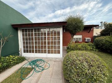 Casa de 4 ambientes, Almirante Brown · Casa en Excelente Estado. Apto Credito.