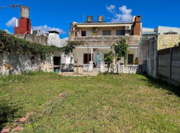 PH · 116m² · 4 Ambientes · 1 Cochera · Casa 2 Dorm., Av Ejército en Planta Baja