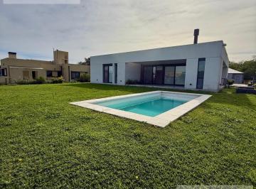 Casa · 180m² · 5 Ambientes · Casa en Alquiler 5 Amb La Mgdalena (Historico) Canning