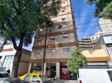 Departamento de 2 ambientes, Flores · 2 Ambientes Lateral Super Luminoso Muy Buen Estado Cocina y Baño Completo Av Gaona 3020