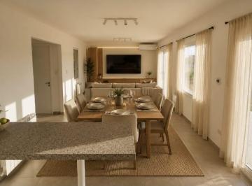 Casa · 124m² · 5 Ambientes · 5 Cocheras · Casas de Sta Ana II, Alquiler Casa 5 Ambientes