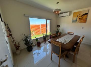 Casa de 3 ambientes, Plottier · Particular Alquila Casa