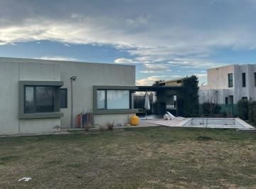 Casa de 5 ambientes, Vistalba · Casa en Barrio Portal de Vistalba