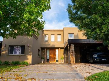 Casa · 220m² · 6 Ambientes · 2 Cocheras · Venta Casa a La Laguna San Sebastian