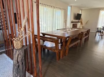 Casa · 180m² · 3 Ambientes · 3 Cocheras · Casa en Alquiler Amoblada La Magdalena Canning