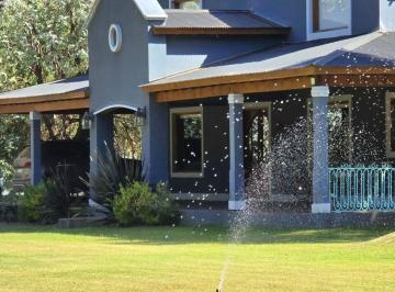 Quinta vacacional de 5 ambientes, La Plata · Casa Quinta en Venta de 594 m², Sobre Lote de 8750 m². Ubicada en La Plata