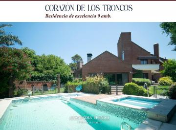 Casa · 633m² · 9 Ambientes · 4 Cocheras · Casa en Los Troncos