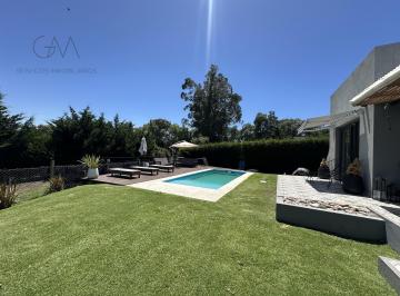 Casa · 230m² · 5 Ambientes · Venta Casa en Barrio Arenas del Sur
