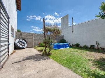 PH · 143m² · 4 Ambientes · 1 Cochera · PH 4amb Al Frente - Independiente