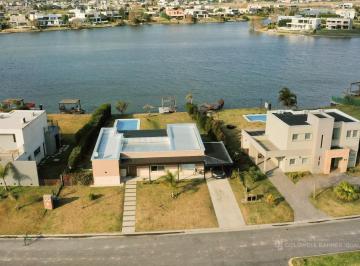 Casa · 156m² · 4 Ambientes · 1 Cochera · Casa en Venta en San Sebastian a La Laguna en Área 6