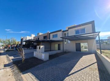 PH · 130m² · 3 Dormitorios · Venta Duplex Docta 3 Dorm. 1 en Suite 180 m² Terreno 130 m² Cubierto con Patio Amplio