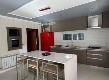 Casa · 250m² · 5 Ambientes · Casa en Arenas del Sur