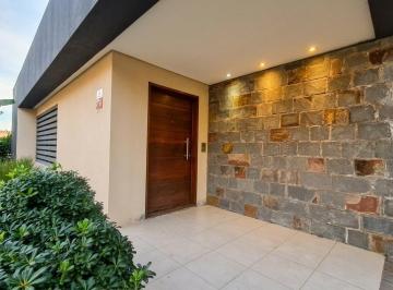 Casa · 220m² · 4 Ambientes · 2 Cocheras · Casa Chalet en Venta en Arguello, Córdoba