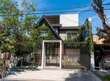 Casa · 318m² · 6 Ambientes · 2 Cocheras · Venta Casa 5 Ambientes con Pileta Ramos Mejia