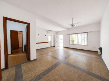 Casa · 193m² · 5 Ambientes · 1 Cochera · Casa en Venta 3 Dorm. Zona Sur