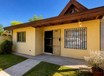 Casa · 146m² · 3 Ambientes · 2 Cocheras · En Venta 3 Amb, 2 Dorm. y Cochera
