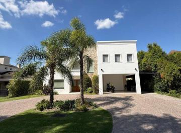Casa · 285m² · 6 Ambientes · 2 Cocheras · Casa Venta Pilar Barrio La Casualidad Apto Credito