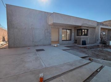 Casa · 100m² · 3 Ambientes · 1 Cochera · Casas en Venta en Barrio Las Cortaderas 3