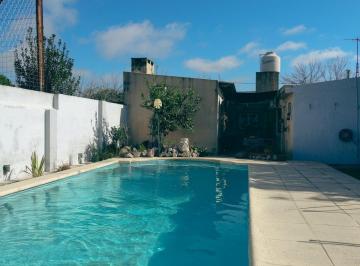 Casa · 180m² · 6 Ambientes · 4 Cocheras · Casa en Venta 3 Dorm., Quincho y Pileta