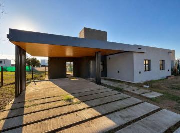 Casa · 136m² · 3 Ambientes · 4 Cocheras · Venta Casa Siete Soles Alqarias a Estrenar