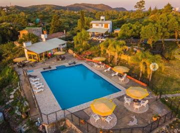 Hotel de 7 ambientes, Embalse · Complejo de 6 Cabañas.