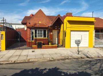 Casa de 4 ambientes, La Matanza · Casa Premium Abc1 en Excelente Ubicación – 312 m² con Piscina y Quincho de Lujo