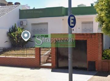 Casa · 90m² · 4 Ambientes · 1 Cochera · Casa en Venta. Lugano. Lote 338 m Propio.