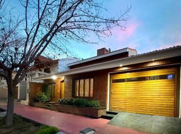 Casa de 8 ambientes, Dorrego · Casa en Venta en Alto Dorrego