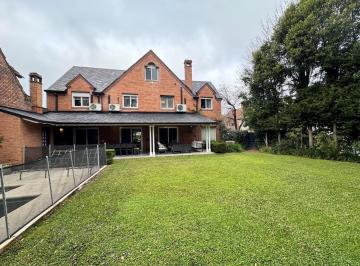 Casa · 280m² · 7 Ambientes · 1 Cochera · Casa en Alquiler en Camino Real, Boulogne, San Isidro