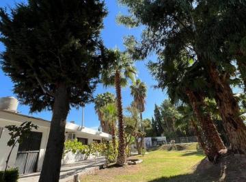 Casa · 900m² · 6 Dormitorios · 2 Cocheras · Complejo de 3 Casas Más Salón Comercial en Venta - Guaymallén