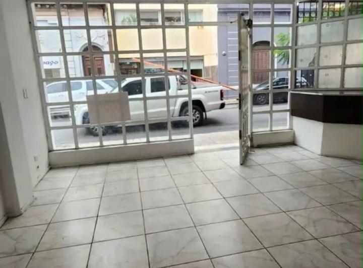 Local comercial · 164m²