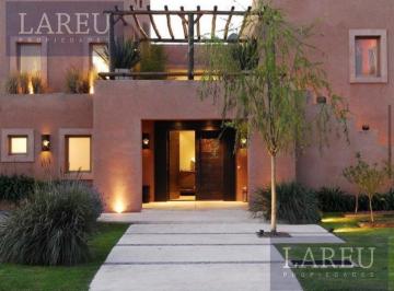 Casa · 340m² · 10 Ambientes · 4 Cocheras · Casa en Los Tacos