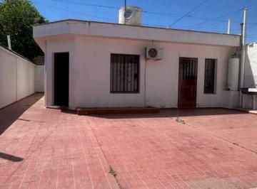 Casa de 4 ambientes, Maipú · Casa en Alquiler C/ Cochera en Maipú