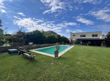 Casa · 190m² · 5 Ambientes · 3 Cocheras · Casa en Alquiler Anual - Santa Catalina - Villanueva
